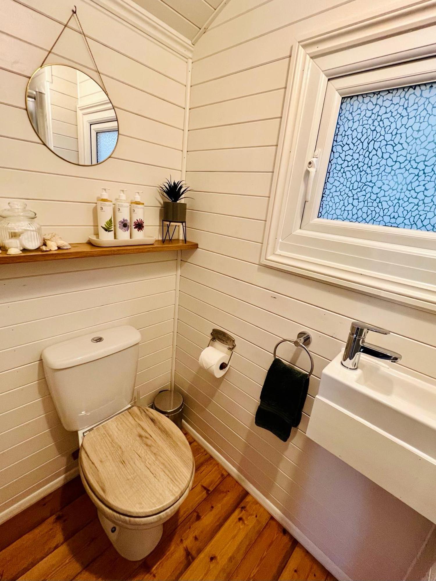 Lodge The Hut *